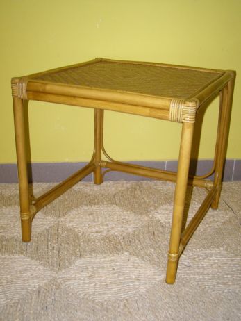 Ratanový stolek hranatý - světlý
